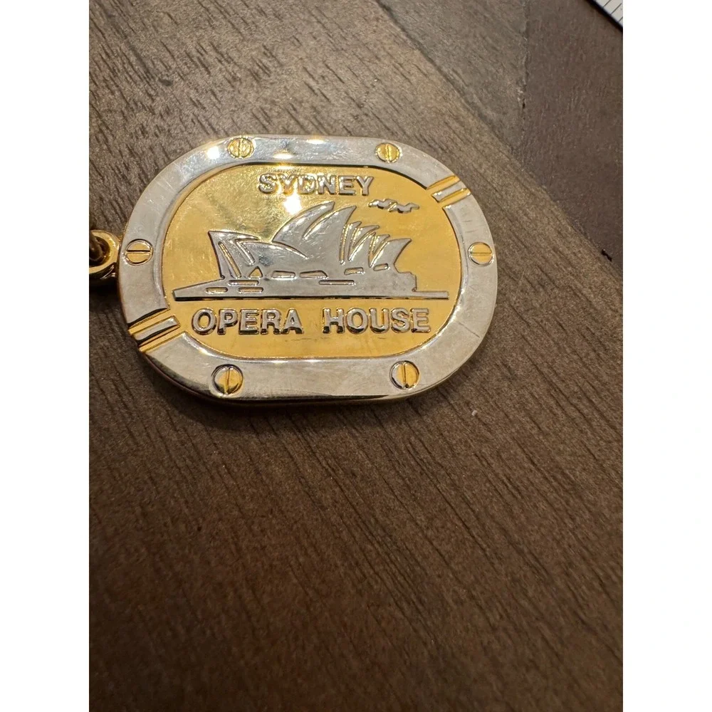Sydney Australia Opera House Keychain Key Ring‎ Gold Tone